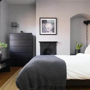 Townhouse In Trendy Suburb Of Hoole , Chester United Kingdom
